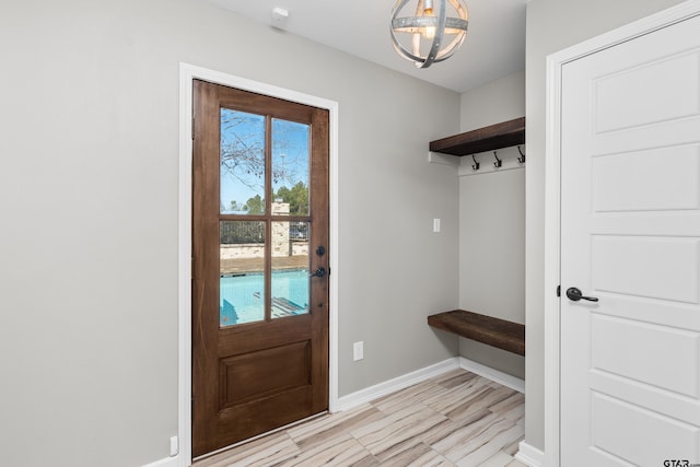 mudroom featuring an inviting chandelier