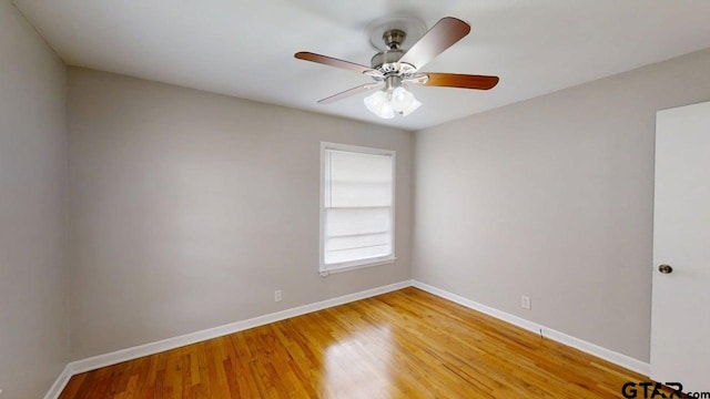 empty room with light wood-style flooring, baseboards, and ceiling fan