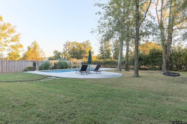 view of yard featuring a patio area