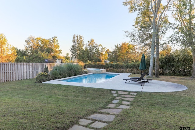 view of swimming pool with a patio and a lawn