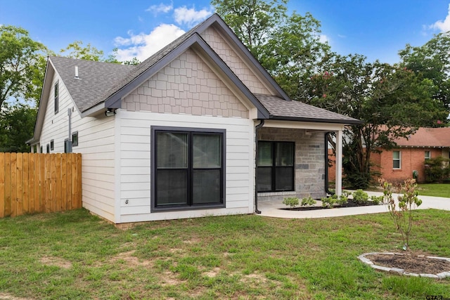 view of front of house with a front lawn