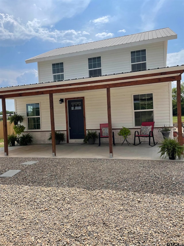 view of front property featuring a patio area