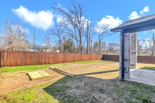 view of yard featuring a fenced backyard