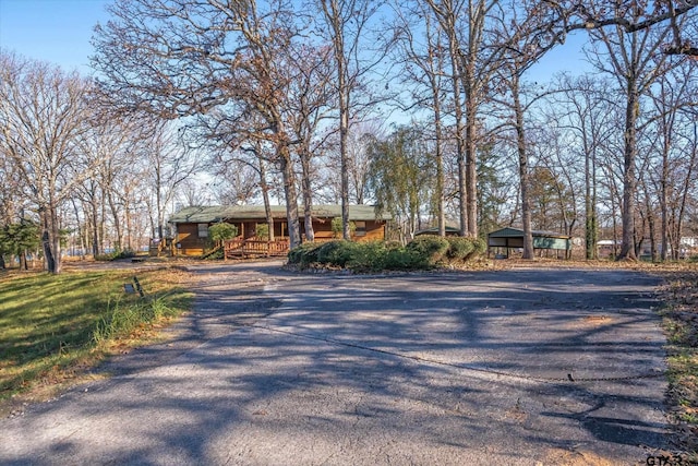 view of front of home featuring covered porch and driveway