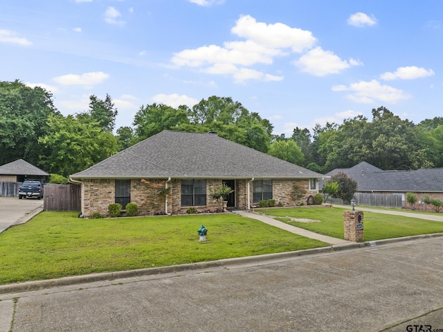 view of front facade with a front yard