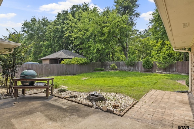 view of yard with a patio area