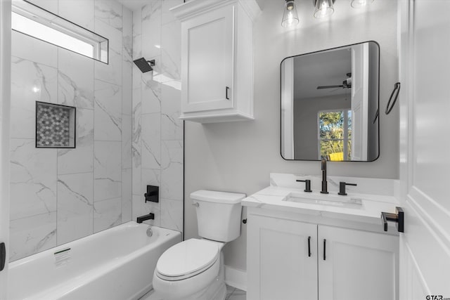 full bathroom featuring tiled shower / bath combo, toilet, ceiling fan, and vanity