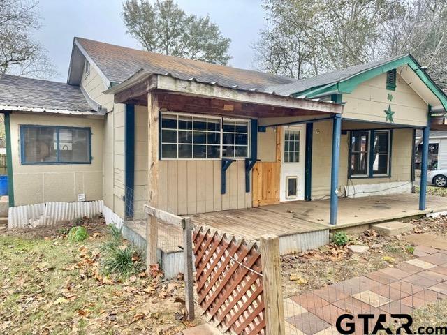 view of front of house featuring covered porch