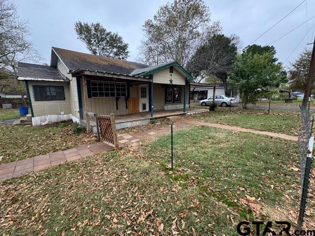 view of front of house featuring a front lawn and a porch