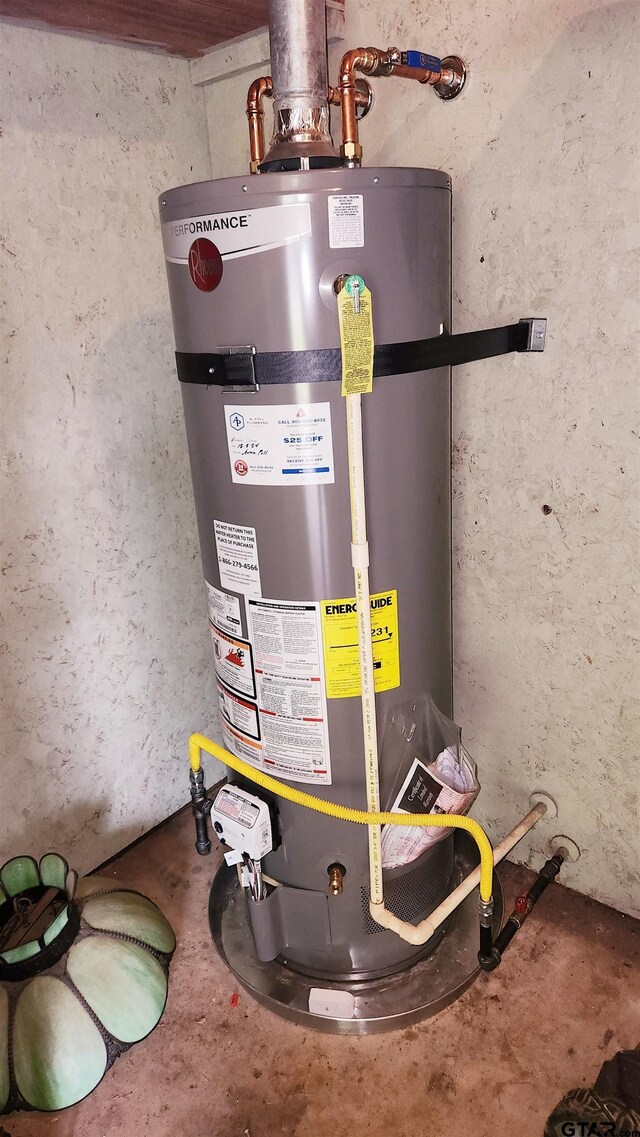214 Walnut St, Hughes Springs, TX 75656 - utilities featuring water heater