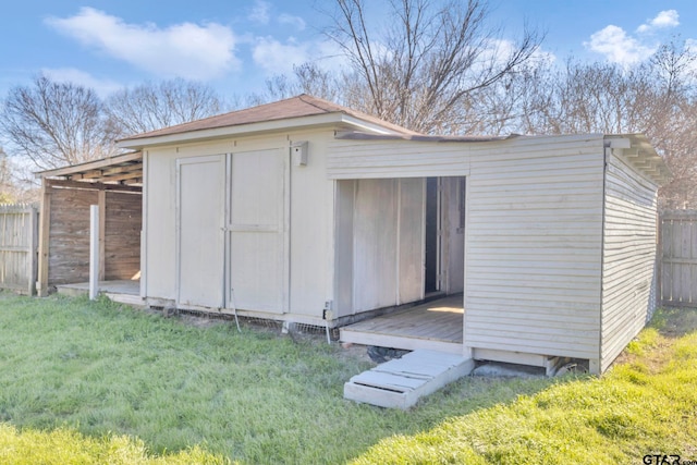 view of outdoor structure with a yard