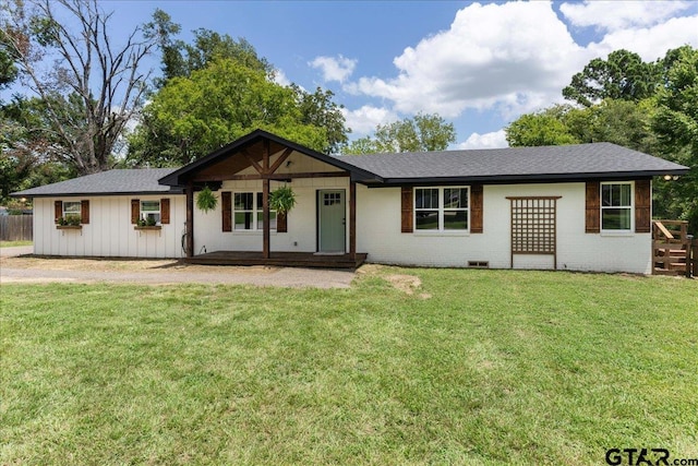 ranch-style house featuring a front yard