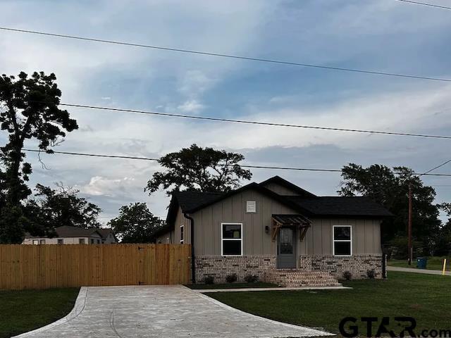 207 Oaklawn Dr, Henderson, TX 75652 - photo 1