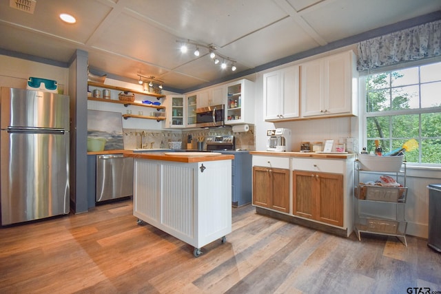 21171 Sand Jack Rd, Larue, TX 75770 - kitchen featuring stainless steel appliances, light wood-style flooring, wood counters, backsplash, and white cabinets