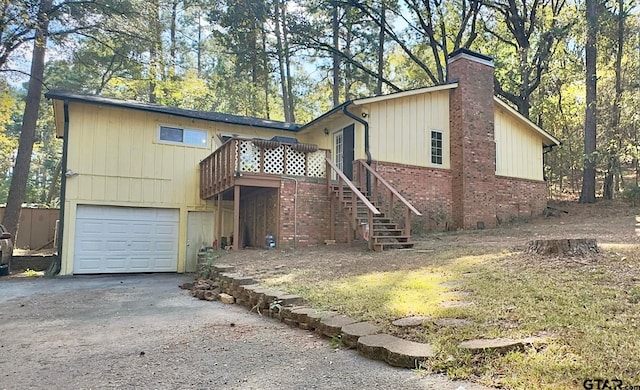 view of front of house featuring a garage