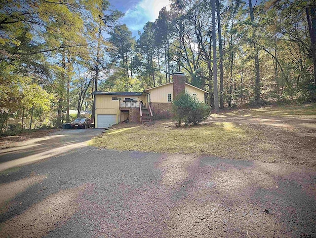 view of front facade featuring a garage