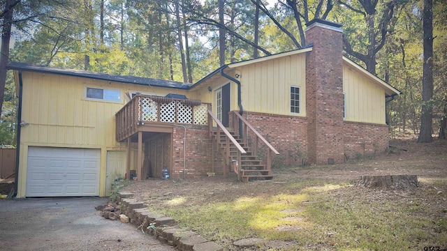 view of front of property featuring a garage