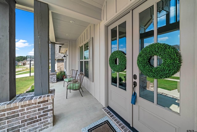 property entrance with covered porch