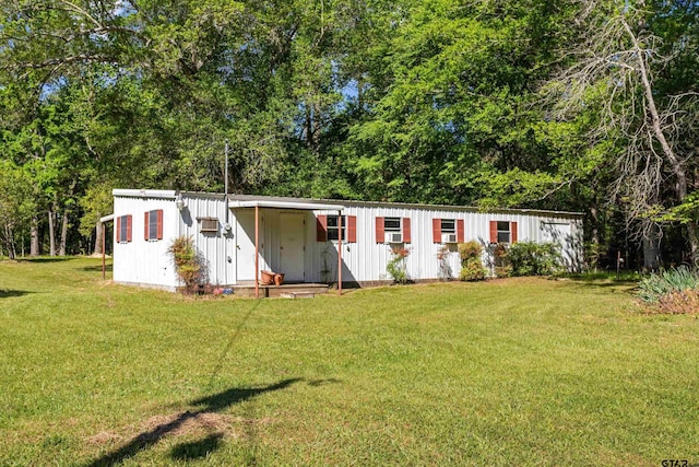 552 W State Highway 7, Crockett, TX 75835 - manufactured / mobile home featuring a front lawn and board and batten siding
