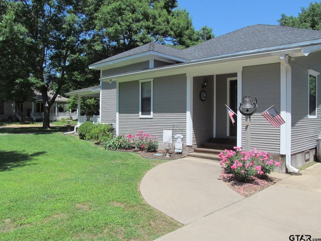 view of front of home with a front lawn