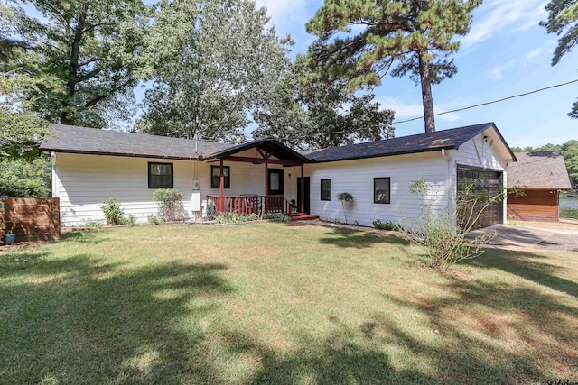 306 Lake Dr, Mount Vernon, TX 75457 - view of front of property featuring a porch and a front lawn
