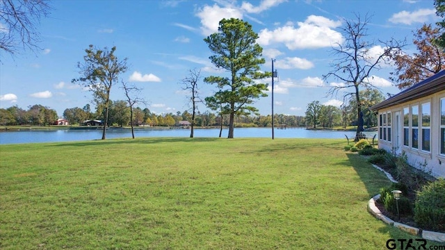 view of yard featuring a water view