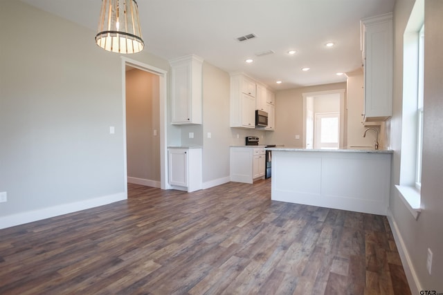 kitchen with stainless steel range with electric cooktop, white cabinetry, visible vents, dark wood-style flooring, and baseboards