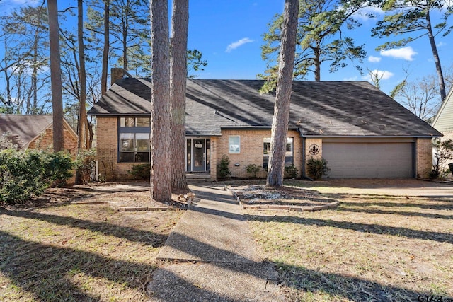 view of front of home featuring a garage and a front yard