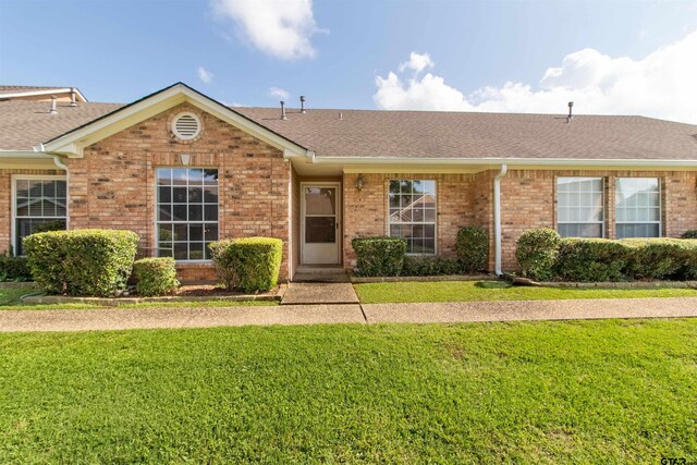 415 Thigpen Dr, Tyler, TX 75703 - single story home with brick siding, a shingled roof, and a front lawn