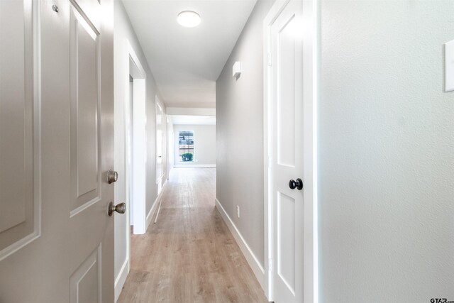 415 Thigpen Dr, Tyler, TX 75703 - corridor featuring light wood-style flooring and baseboards