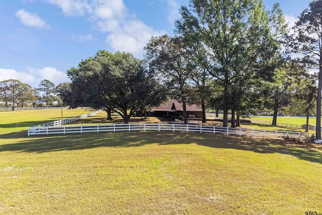 view of yard featuring a rural view