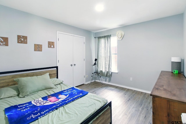 1112 E Park Dr, Lindale, TX 75771 - bedroom featuring wood finished floors, baseboards, and a closet