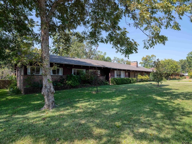 single story home featuring a front yard