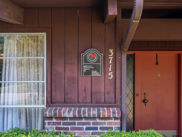 view of property entrance