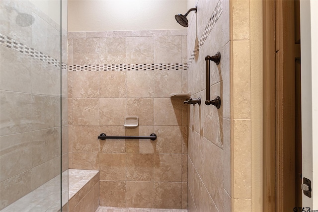 bathroom featuring a tile shower