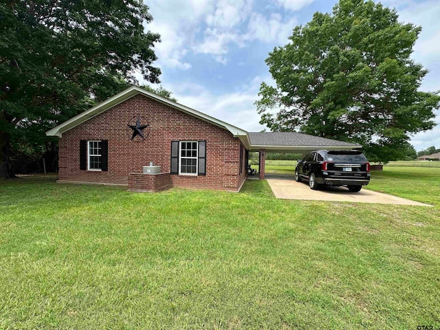 view of front of home featuring a front yard