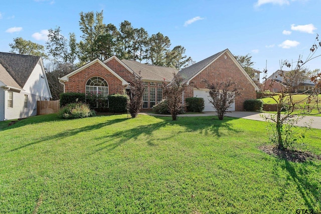 front of property featuring a front lawn