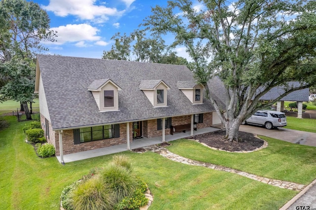 cape cod-style house with a front yard