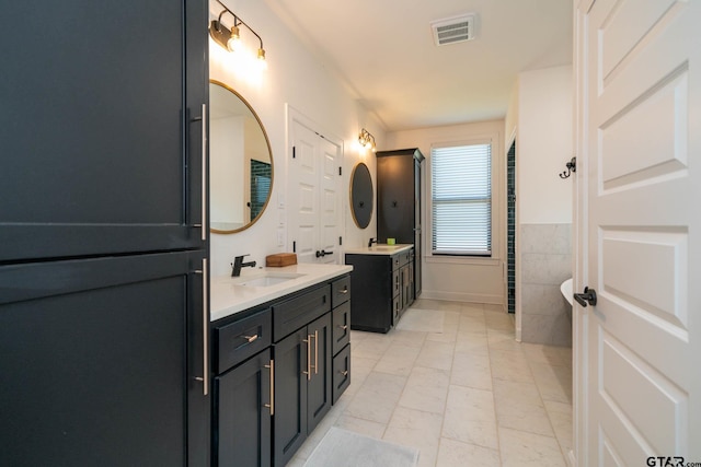 24579 Crk 4117, Frankston, TX 75763 - full bathroom with two vanities