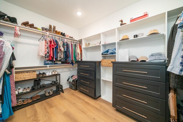 24579 Crk 4117, Frankston, TX 75763 - walk in closet featuring light wood-style flooring