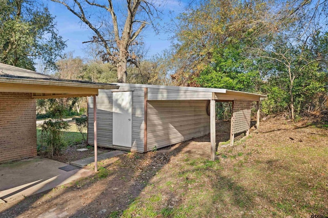 view of outbuilding with a carport