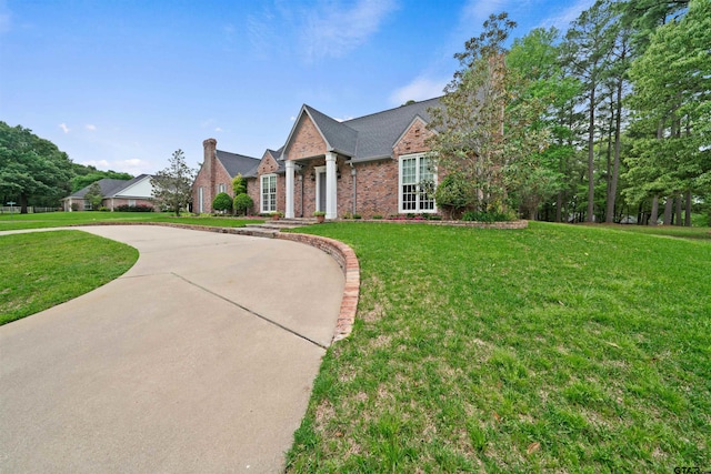 view of front of house with a front lawn