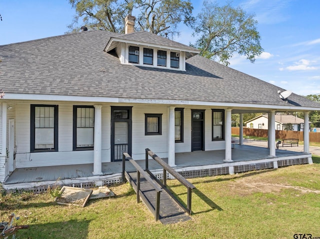 view of front of property featuring covered porch and a front lawn