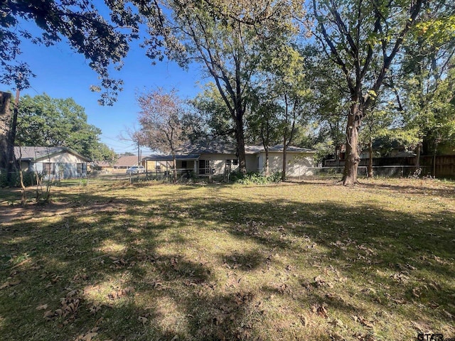 625 S Buffalo St, Canton, TX 75103 - view of yard