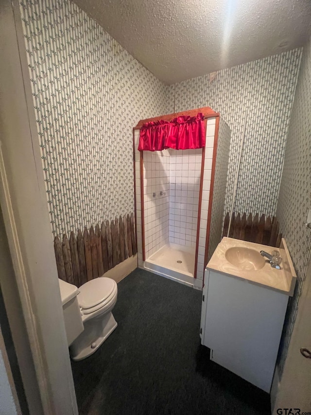 625 S Buffalo St, Canton, TX 75103 - bathroom featuring wallpapered walls, a textured ceiling, a shower stall, and vanity