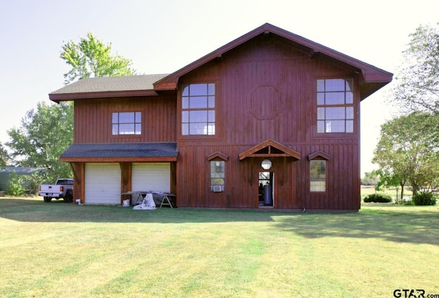 view of front of house featuring a front lawn