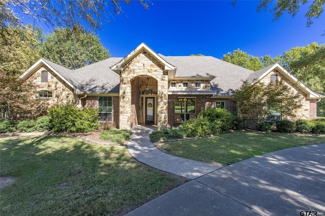 view of front of home featuring a front lawn