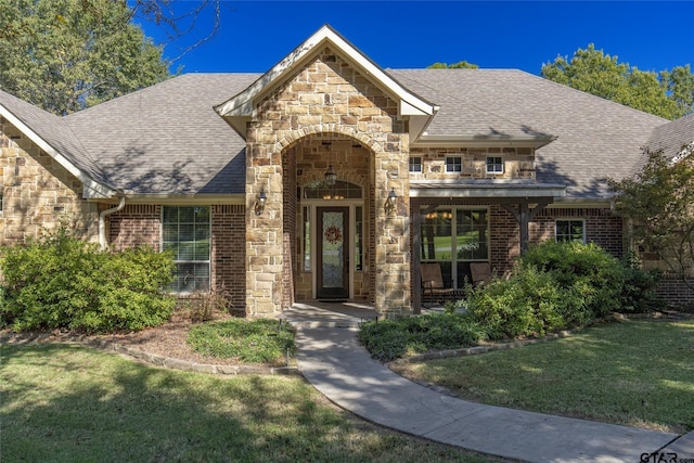 view of front of home with a front lawn