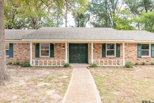 ranch-style home with a porch