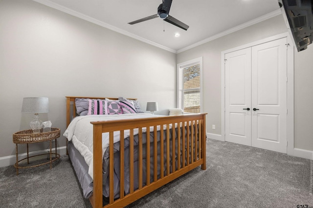 bedroom with a wall mounted air conditioner, ornamental molding, ceiling fan, dark carpet, and a closet